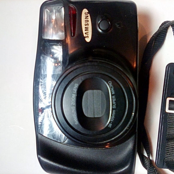 Samsung 35 MM Camera - Picture 2 of 5